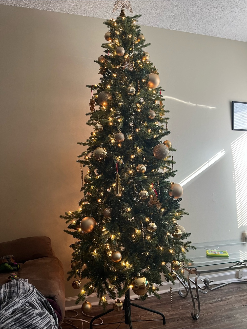 7.5ft Pre-lit Artificial Christmas Tree